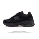 公司级 新百伦 New Balance2010英产做旧鞋款纯色绒运动鞋 厚底增高老爹鞋。此复刻经典鞋款，加入当下大热的户外元素，以曾经篮球鞋款型式样加以打造鞋款