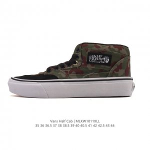 公司级Vans 万斯 Half Cab 秋冬中帮硫化休闲板鞋 经典复古男女鞋情侣鞋硫化运动鞋。 此次以Half Cab 为基准，设计师大面积采用高端全翻毛皮打造