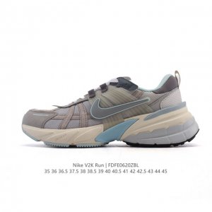 Nike 耐克 V2K Run 减震防滑 复古低帮运动跑步鞋 超火复古跑鞋，采用太空革组合呼吸网眼布鞋面材质，搭载正确4层组合底模，嵌入Tpu加固稳定模块,双层