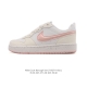 耐克 Nike 女子运动鞋 Court Borough Low 小空军低帮板鞋。1.其皮革材质的鞋面结合网眼鞋舌，在出众外观与质感的同时提供稳固支撑，并且提升透