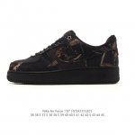 耐克 Nike Air Force 1 '07 Low 空军一号含气垫 低帮 小白鞋 百搭厚底增高休闲运动板鞋。柔软、弹性十足的缓震性能和出色的中底设计，横跨复