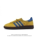 真标 阿迪达斯 Adidas Handball Spezial 三叶草学院风复古休闲板鞋 德训鞋 橡胶底柔软皮革经典运动鞋板鞋。圆头、缝合拼接设计、正面绑带、鞋