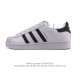 阿迪达斯 Adidas Superstar 2025年新款鞋子 蛇年新款经典贝壳头系列 新款休闲板鞋潮流女士运动鞋 。鞋面柔软皮革拼接材质 标志性的贝壳鞋头，简