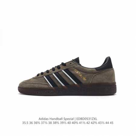 阿迪达斯 Adidas Handball Spezial 三叶草学院风复古休闲板鞋 德训鞋 橡胶底柔软皮革经典运动鞋板鞋。圆头、缝合拼接设计、正面绑带、鞋舌部位 - 点击图像关闭