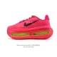 公司级 耐克 Nike Vomero Premium耐克顶级迈柔 缓震慢跑运动鞋全能训练跑鞋，作为耐克超强缓震路跑鞋的巅峰之作，Vomero Premium专为