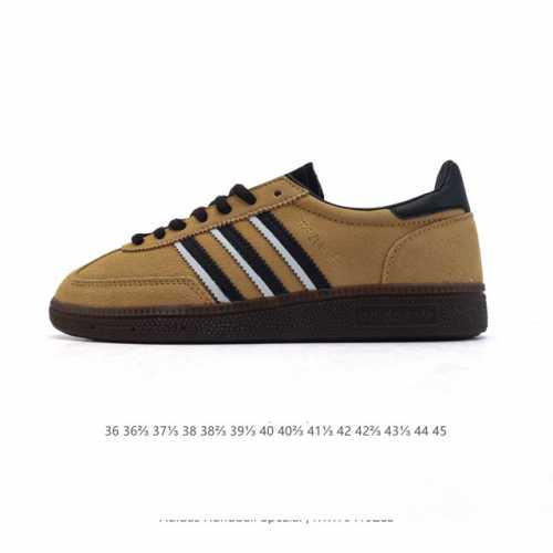 阿迪达斯 Adidas Handball Spezial 低帮三叶草学院风复古休闲板鞋 德训鞋 橡胶底柔软皮革经典运动鞋板鞋。圆头、缝合拼接设计、正面绑带、鞋舌