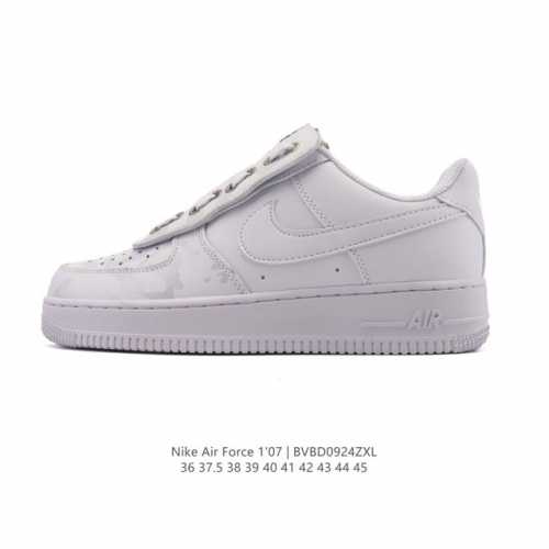 耐克 Nike Air Force 1 '07 Low 空军一号含气垫 低帮 小白鞋 百搭厚底增高休闲运动板鞋。柔软、弹性十足的缓震性能和出色的中底设计，横跨复
