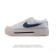 Nike 耐克 Court Legacy Lift 男女士运动鞋 运动厚底小白鞋 复古休闲鞋，上部和合成的 Strati 重叠,增加纹理、深度和透气性。 刺绣细