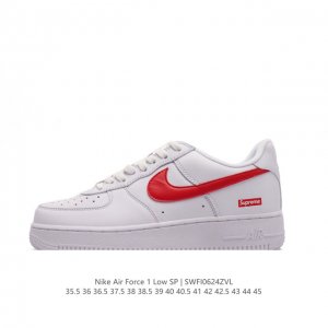 耐克 Nike Air Force 1 '07 Low 空军一号含气垫 低帮百搭厚底增高休闲运动板鞋。柔软、弹性十足的缓震性能和出色的中底设计，横跨复古与现代的