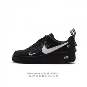 二层皮 耐克 Nike Air Force 1 '07 Low 空军一号含气垫 低帮百搭厚底增高休闲运动板鞋。柔软、弹性十足的缓震性能和出色的中底设计，横跨复古