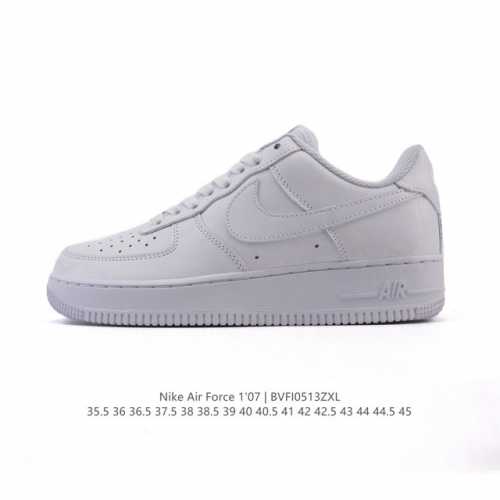 耐克 Nike Air Force 1 '07 Low 空军一号含气垫 低帮百搭厚底增高 小白鞋 休闲运动板鞋。柔软、弹性十足的缓震性能和出色的中底设计，横跨复