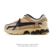 Nike 耐克夏季 Zoom Vomero 5 运动鞋休闲训练跑步鞋，Nike Zoom Vomero 5 运动鞋妥帖包覆足部，提供透气支撑效果。耐穿材料组合设