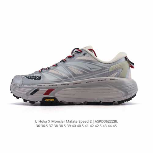 公司级 Hoka One One X Moncler 厚底增高老爹鞋，越野跑鞋中的奢侈品 产品以白色和银灰色为主色调，这个配色和以往 Hoka One One