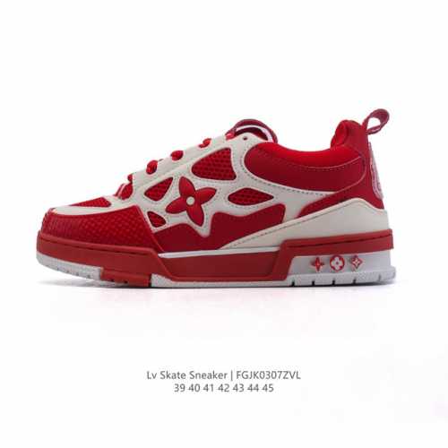 180 【公司级】Lv Skate Sneaker 路易威登 男士闪亮钻石鞋面运动板鞋于 2024 秋冬秀场初次亮相，此次以粒面牛皮革焕新呈现。加垫鞋领和鞋舌援