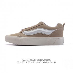 140 万斯 Vans Knu-Skool Vr3 Lx 面包鞋皮革鞋面。坎普尔·茱利安系列低帮复古硫化休闲运动板鞋“肥胖版大Logo”要说整个2023年最为热