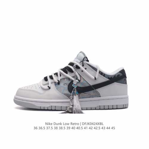 耐克 Nike Dunk Low Retro 运动鞋复古解构绑带板鞋 双鞋带。作为 80 年代经典篮球鞋款，起初专为硬木球场打造，后来成为席卷街头的时尚标杆，现