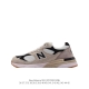 newbalance 新百伦993系列美产老爹鞋总统经典复古运动鞋纽巴伦993总统慢跑鞋。卓越的舒适性与经典风格相得益彰，打造出我们的 Made In Us 9