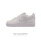 耐克 Nike Air Force 1 '07 Low 空军一号含气垫 低帮百搭厚底增高休闲运动板鞋。柔软、弹性十足的缓震性能和出色的中底设计，横跨复古与现代的