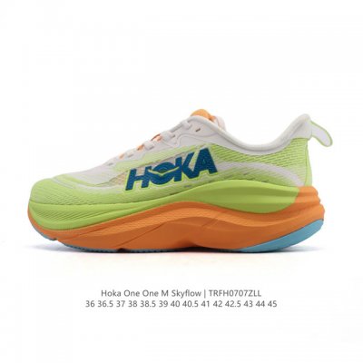Hoka One One Skyflow 匠心独运的运动跑鞋 厚底增高老爹鞋 Hoka Skyflow 采用了精致的纱架提花鞋面，缔造出一种宛如量身定制般的贴合