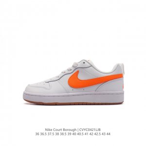 耐克 Nike 男女子运动鞋 Court Borough Low 小空军低帮板鞋。1.其皮革材质的鞋面结合网眼鞋舌，在出众外观与质感的同时提供稳固支撑，并且提升