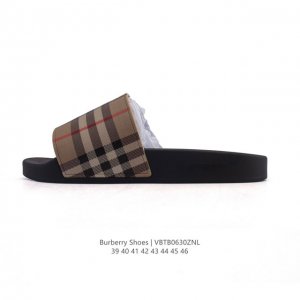 新品公司级 Burberry 巴宝莉 经典复古 时尚简约 网布透气 舒适轻便 露趾 平底 套穿 一字 拖鞋 4076218巴宝莉拖鞋！轻奢感拉满的夏日必备！整个