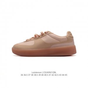 公司级 Lululemon Cityverse 露露乐蒙 板鞋 白色，Lulu家的第一双男女款板鞋，做的真心不错，颜值挺高的，上脚很轻盈，脚感还算舒适，整体以白