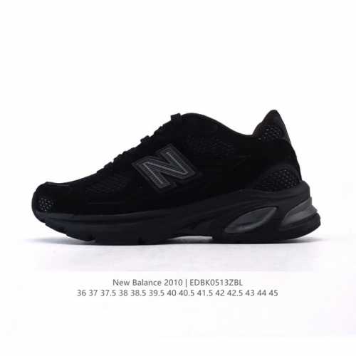 公司级 新百伦 New Balance2010秋冬英产做旧鞋款运动鞋 厚底增高老爹鞋。此复刻经典鞋款，加入当下大热的户外元素，以曾经篮球鞋款型式样加以打造鞋款造