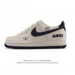 公司级 耐克 Nike Air Force 1 '07 Low 空军一号含气垫 小白鞋 低帮百搭厚底增高休闲运动板鞋。柔软、弹性十足的缓震性能和出色的中底设计，