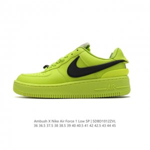 耐克 空军一号 Af1 低帮休闲板鞋 Ambush X Nk Air Force 7 Low Sp 空军一号联名标志性的swoosh延伸至鞋跟之外，鞋舌和鞋垫上