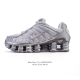 耐克 Nike Shox Tl 男子运动鞋厚底增高老爹鞋，令机械力学缓震性能跃升新层次。采用透气网眼鞋面和全掌型 Nike Shox 技术，革新演绎经典 200