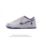 耐克 Nike Dunk Low Retro 运动鞋复古板鞋 ，作为 80 年代经典篮球鞋款，起初专为硬木球场打造，后来成为席卷街头的时尚标杆，现以经典细节和复