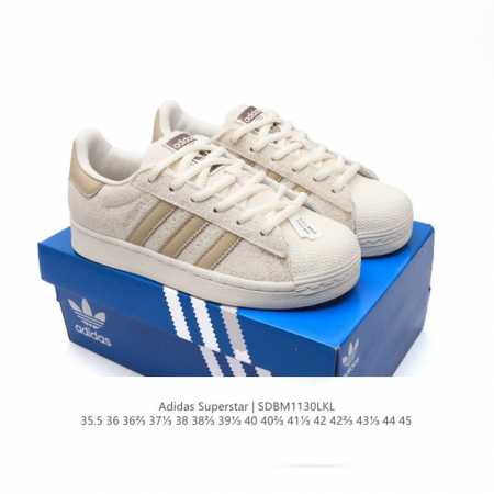 阿迪达斯 新款 Adidas Superstar 三叶草 经典贝壳头系列 新款休闲板鞋潮流男女士运动鞋 。鞋面柔软织物材质 标志性的贝壳鞋头，锯齿三条纹，简约的 - 点击图像关闭