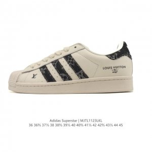 阿迪达斯 Adidas Superstar 2025年新款鞋子 经典贝壳头系列 新款休闲板鞋潮流男女士运动鞋 。鞋面皮革拼接材质 标志性的贝壳鞋头，简约的线条。