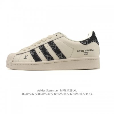 阿迪达斯 Adidas Superstar 2025年新款鞋子 经典贝壳头系列 新款休闲板鞋潮流男女士运动鞋 。鞋面皮革拼接材质 标志性的贝壳鞋头，简约的线条。