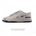 公司级 耐克 Nike Dunk Low Retro 运动鞋复古板鞋 2025年蛇年限定。作为 80 年代经典篮球鞋款，起初专为硬木球场打造，后来成为席卷街头的