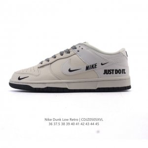 公司级 耐克 Nike Dunk Low Retro 运动鞋复古板鞋 2025年蛇年限定。作为 80 年代经典篮球鞋款，起初专为硬木球场打造，后来成为席卷街头的