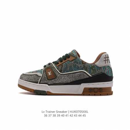 路易威登 满钻 Louis Vuitton LV路易威登板鞋 时尚运动鞋 潮厚底增高休闲鞋。舒适防滑底和百搭性霸屏整个时尚娱乐圈，细节调整完美主义！致TPR光泽 - 点击图像关闭