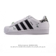 阿迪达斯 Adidas Superstar 2025年新款鞋子 蛇年新款经典贝壳头系列 新款休闲板鞋潮流男女士运动鞋 。鞋面柔软皮革拼接材质 标志性的贝壳鞋头，