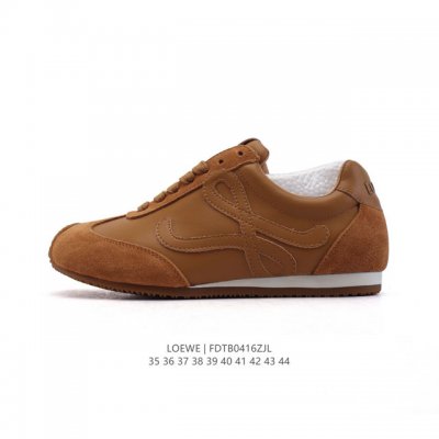 公司级 Loewe 罗意威 Ballet Runner 皮革织物拼接 简约圆头 系带 低帮 运动休闲鞋这双鞋是Loewe新发布的Ballet Runner ，被