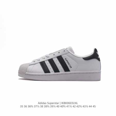 阿迪达斯 Adidas Superstar 三叶草经典贝壳头系列 新款休闲板鞋潮流男女士运动鞋 。鞋面柔软皮革材质 标志性的贝壳鞋头，锯齿三条纹，简约的线条。就 - 点击图像关闭