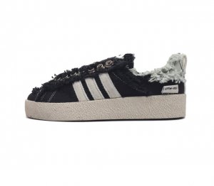 真标 Adidas 阿迪达斯 男女鞋真标半码制 原楦开发版型 采用棉质帆布组合环保纤维革鞋面材质 原档案开发铝楦楦型 正确硫化组合鞋底 每次人气都不低澳洲时尚品