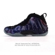 公司级 耐克Nike Air Foamposite One 男鞋 时尚运动鞋潮篮球鞋，它是一双内场的后卫战靴，97年1月份首期发行，使用Foamposite一次