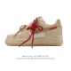 耐克 Nike Air Force 1 '07 Low 空军一号含气垫 低帮百搭厚底增高休闲运动板鞋。柔软、弹性十足的缓震性能和出色的中底设计，横跨复古与现代的