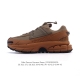 公司级耐克Nike Zoom Vomero Roam 马拉松复古跑五代休闲运动慢跑鞋 厚底增高老爹鞋。采用环保纤维革饰片组合网眼布鞋面材质 升级正确后跟Tpu加