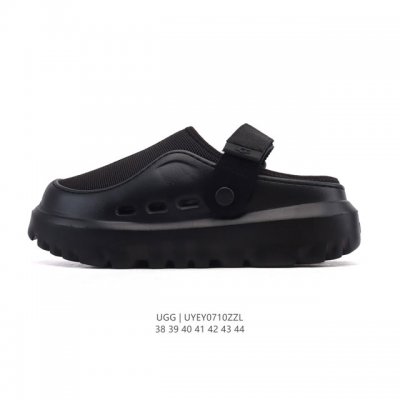 公司级 Ugg 男士包头凉鞋 新款上新啦 时尚百搭单品半包头运动凉鞋家居拖鞋 魔术贴 一脚蹬 一式两用休闲凉拖鞋。潮流元素宽版弹力后跟带设计，在休闲凉拖鞋和舒适