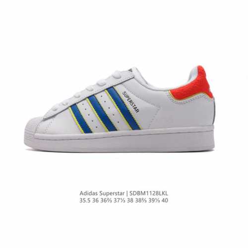 阿迪达斯 Adidas Superstar Shoes 经典贝壳头运动滑板鞋。Adidas Superstar系列经典运动鞋，诞生于1969年，现已成为引领时尚