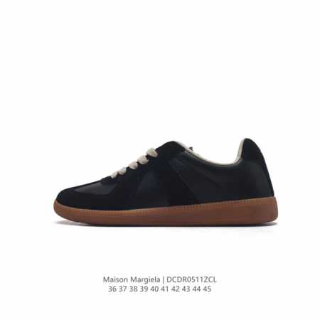 Maison Martin Margiela 马丁 马吉拉 德训休闲板鞋。牛皮革柔软细腻的特点与麋鹿皮的绒毛质感相结合，使其既有超高的柔软舒适度，又同时保持不错 - 点击图像关闭