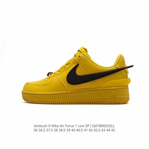 耐克 空军一号 AF1 低帮休闲板鞋 Ambush x Nk Air Force 1'07 Low SP 空军一号联名标志性的Swoosh延伸至鞋跟之外，鞋舌和