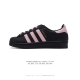 阿迪达斯 ADIDAS SUPERSTAR 三叶草经典贝壳头系列 新款休闲板鞋潮流男女士运动鞋 ，鞋面柔软皮革材质 标志性的贝壳鞋头，锯齿三条纹，简约的线条。就