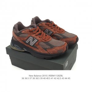 公司级 新百伦 New Balance2010英产做旧鞋款纯色绒运动鞋 厚底增高老爹鞋。此复刻经典鞋款，加入当下大热的户外元素，以曾经篮球鞋款型式样加以打造鞋款